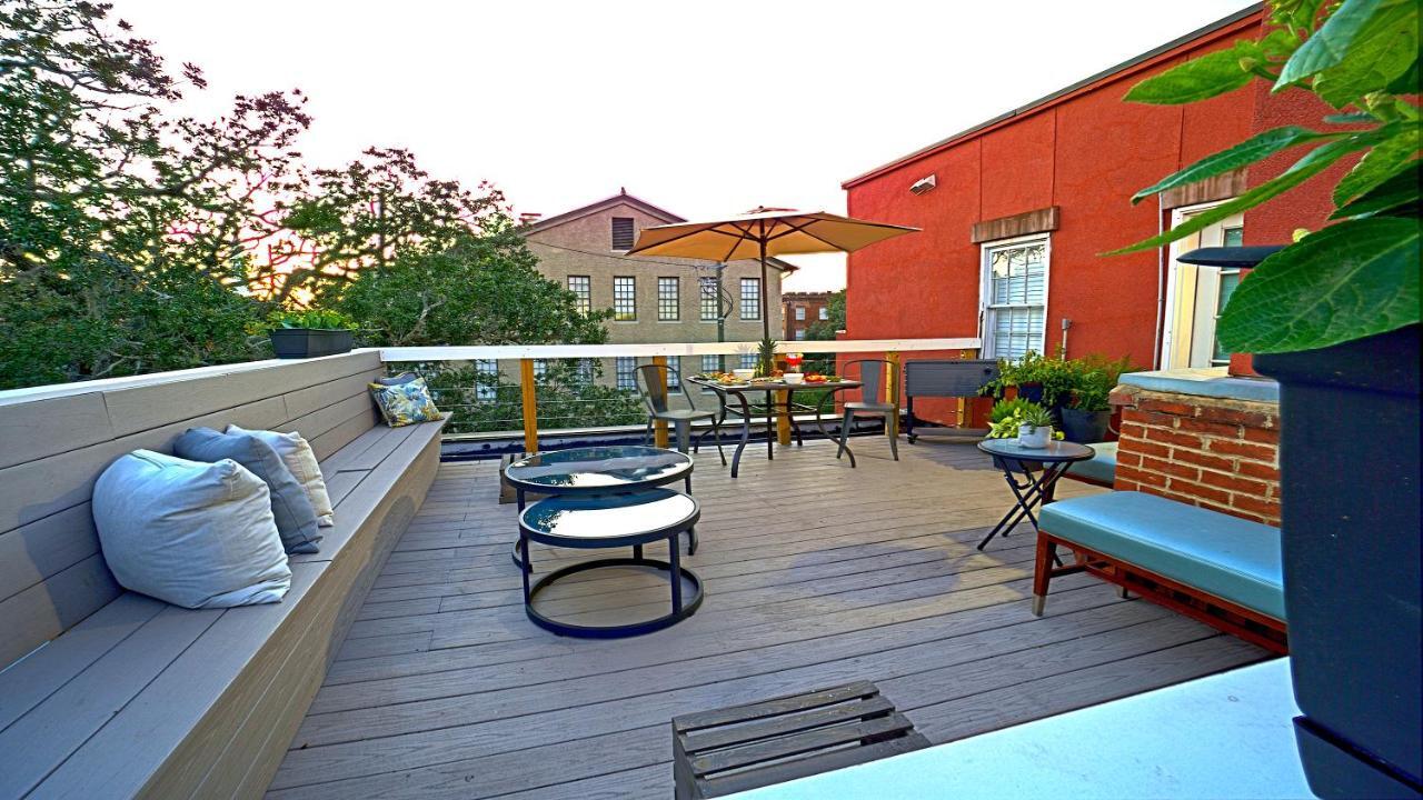 Sprawling Penthouse With Rooftop Deck Blocks From The River Savannah Exterior foto