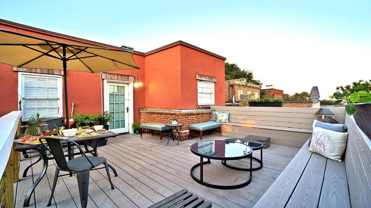 Sprawling Penthouse With Rooftop Deck Blocks From The River Savannah Exterior foto